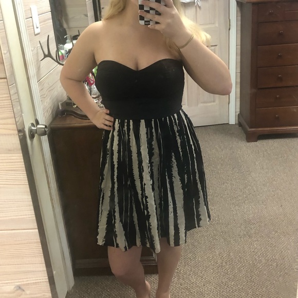 Charlotte Russe Dresses & Skirts - Charlotte Russe Striped Cocktail Dress Size L